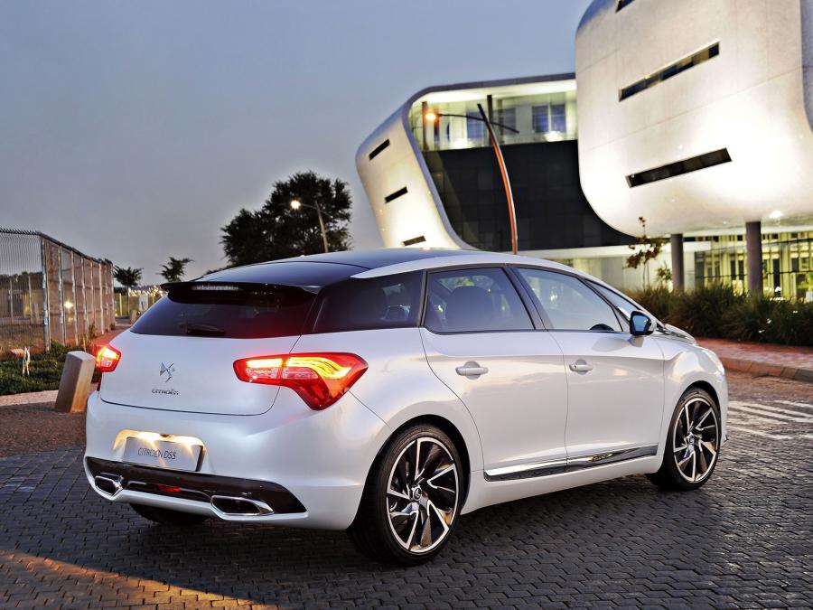  Citroen DS5 2012 года  (ZA) (фото 4 из 26)